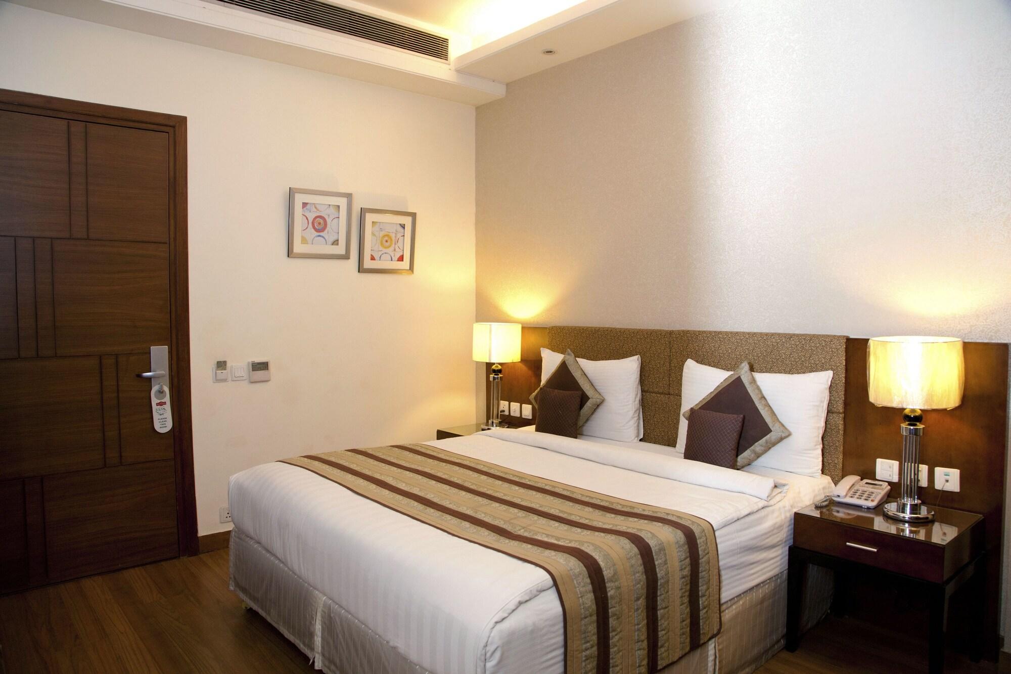Alpina Hotels & Suites New Delhi Buitenkant foto