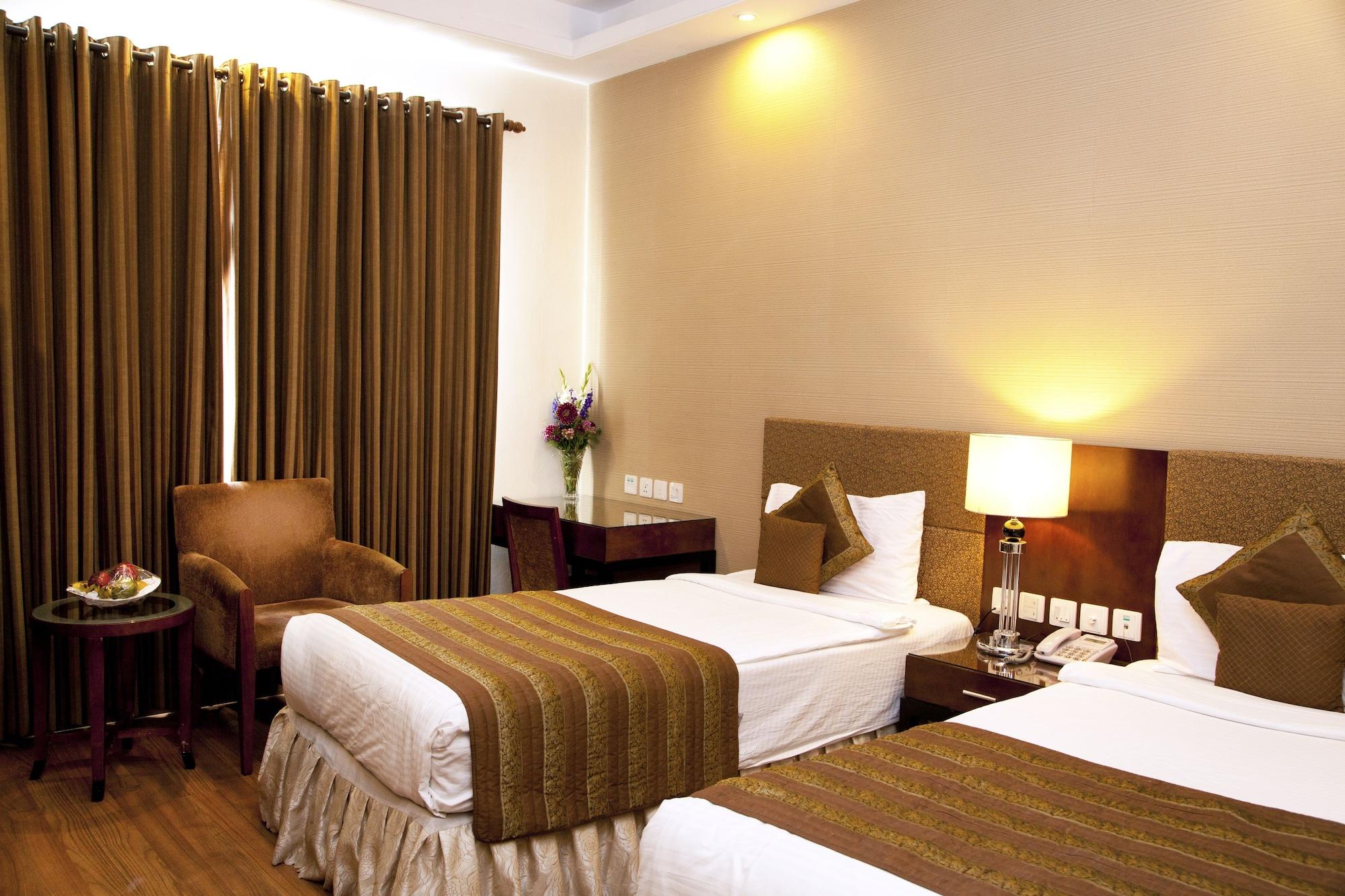 Alpina Hotels & Suites New Delhi Buitenkant foto