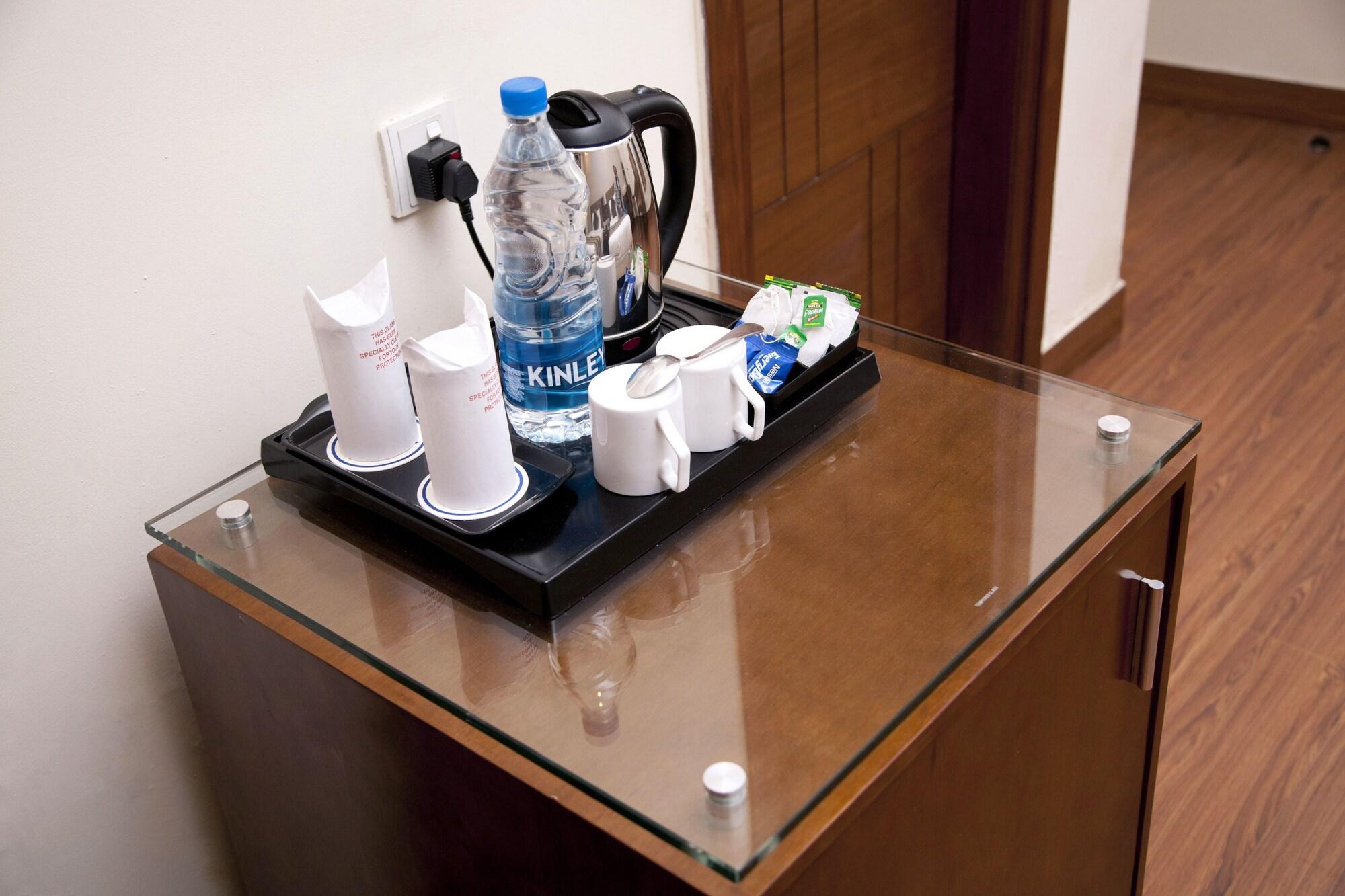 Alpina Hotels & Suites New Delhi Buitenkant foto