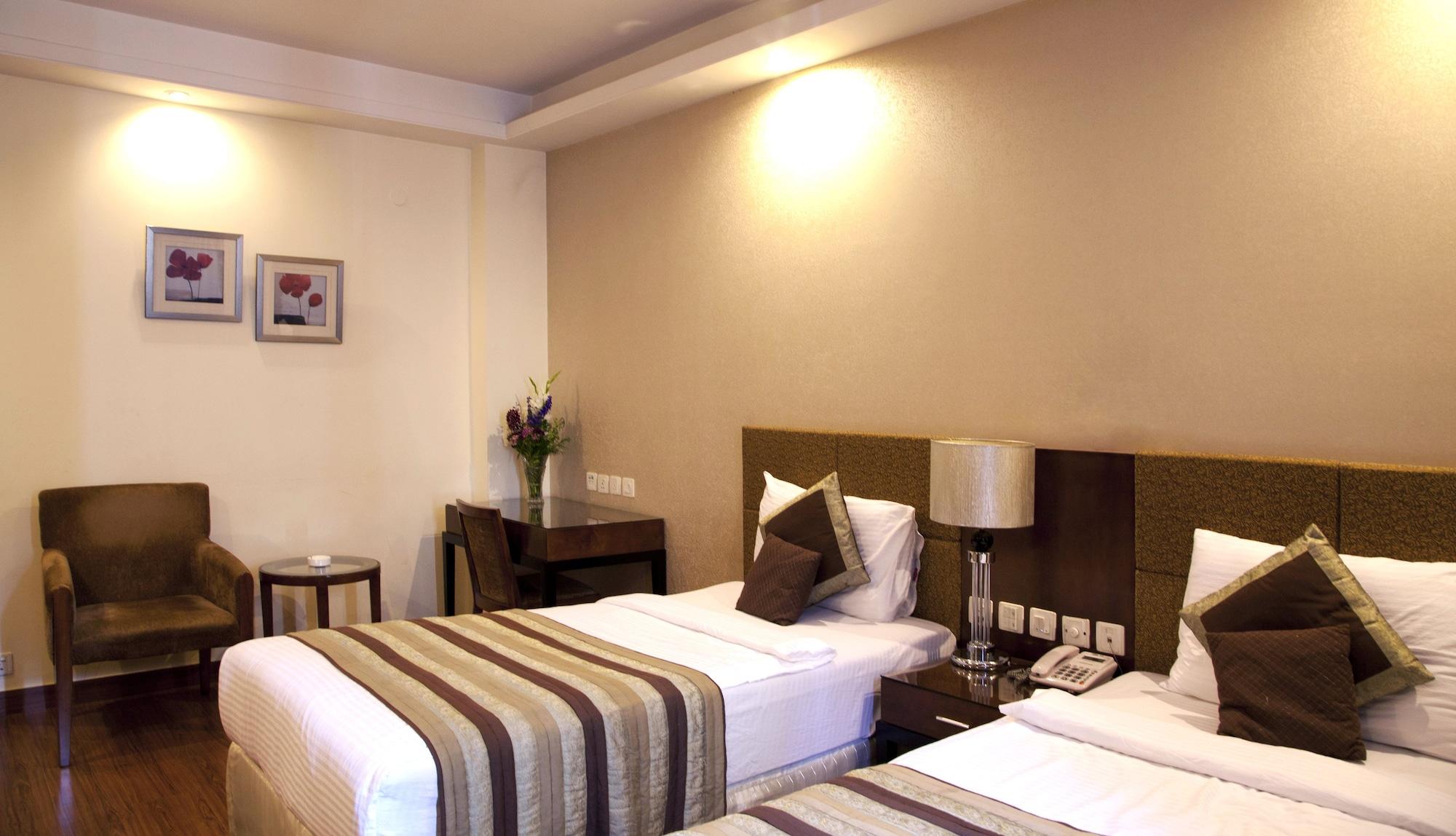 Alpina Hotels & Suites New Delhi Buitenkant foto