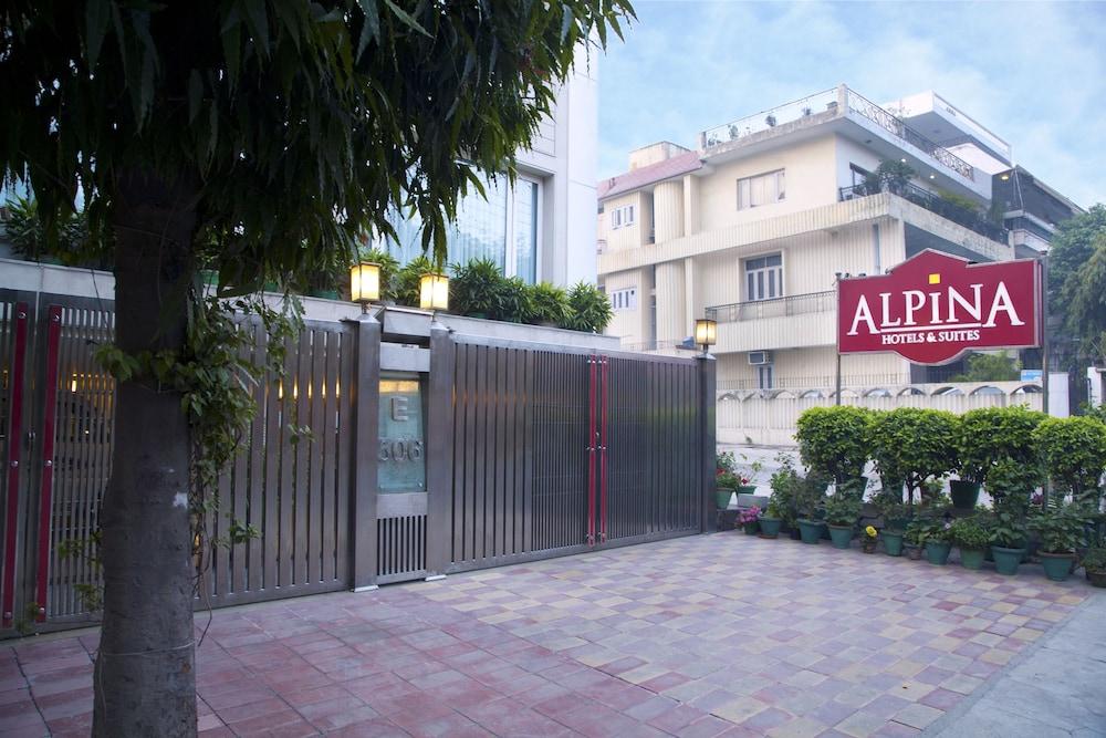 Alpina Hotels & Suites New Delhi Buitenkant foto