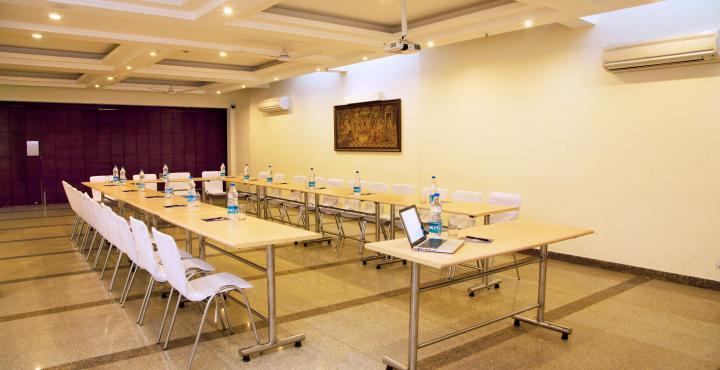 Alpina Hotels & Suites New Delhi Buitenkant foto