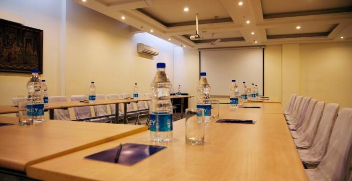 Alpina Hotels & Suites New Delhi Buitenkant foto