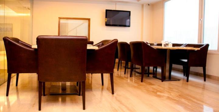 Alpina Hotels & Suites New Delhi Buitenkant foto
