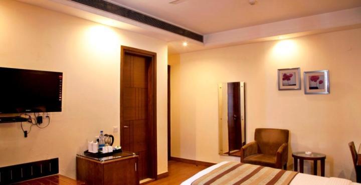 Alpina Hotels & Suites New Delhi Buitenkant foto