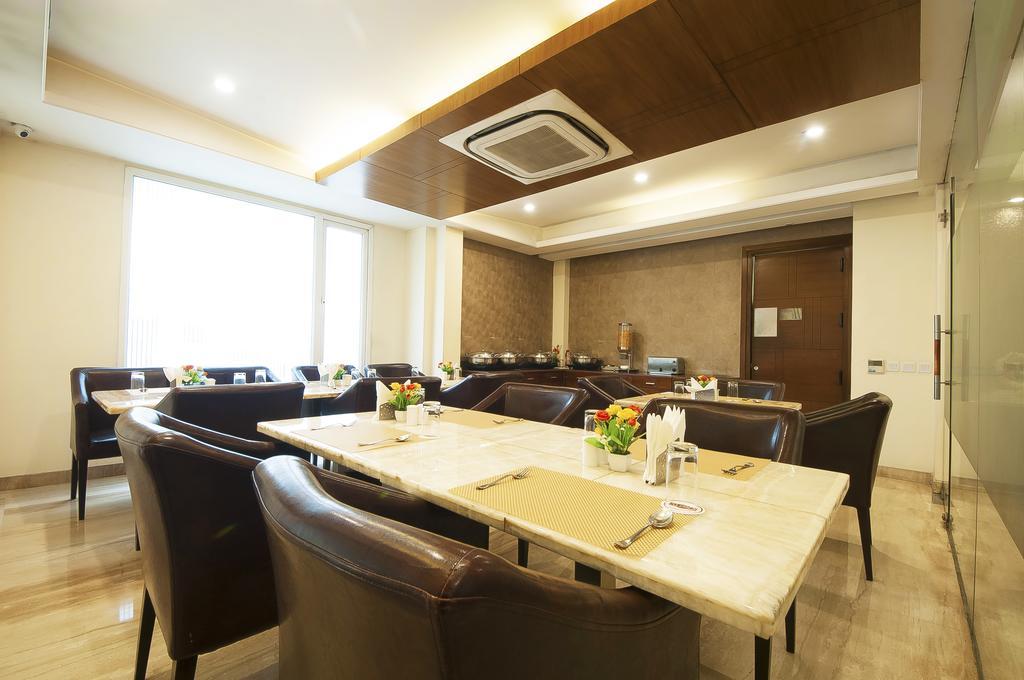 Alpina Hotels & Suites New Delhi Buitenkant foto