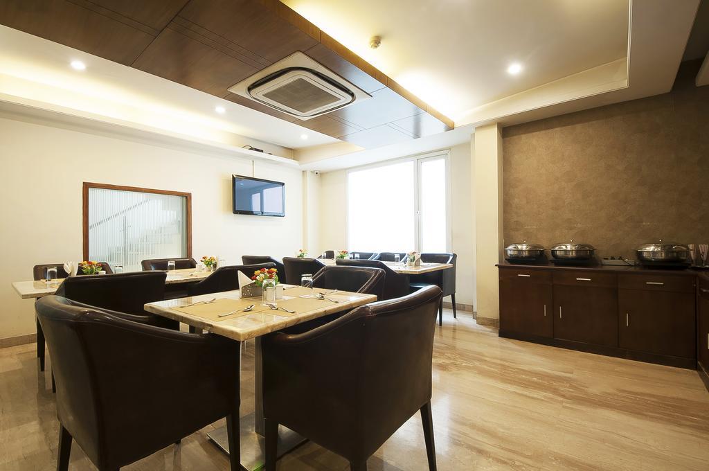 Alpina Hotels & Suites New Delhi Buitenkant foto
