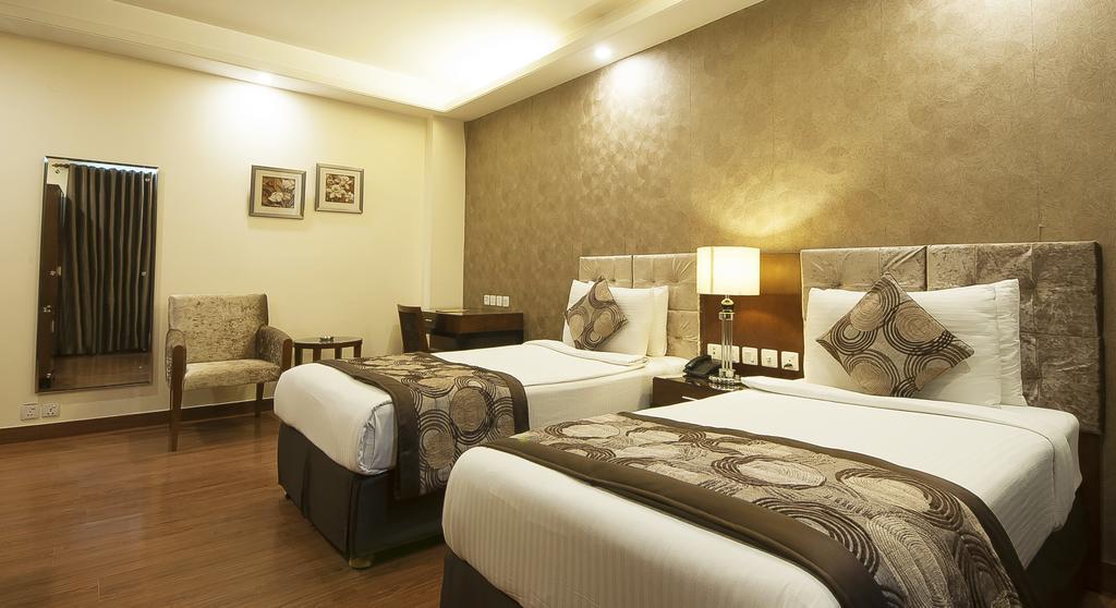 Alpina Hotels & Suites New Delhi Buitenkant foto