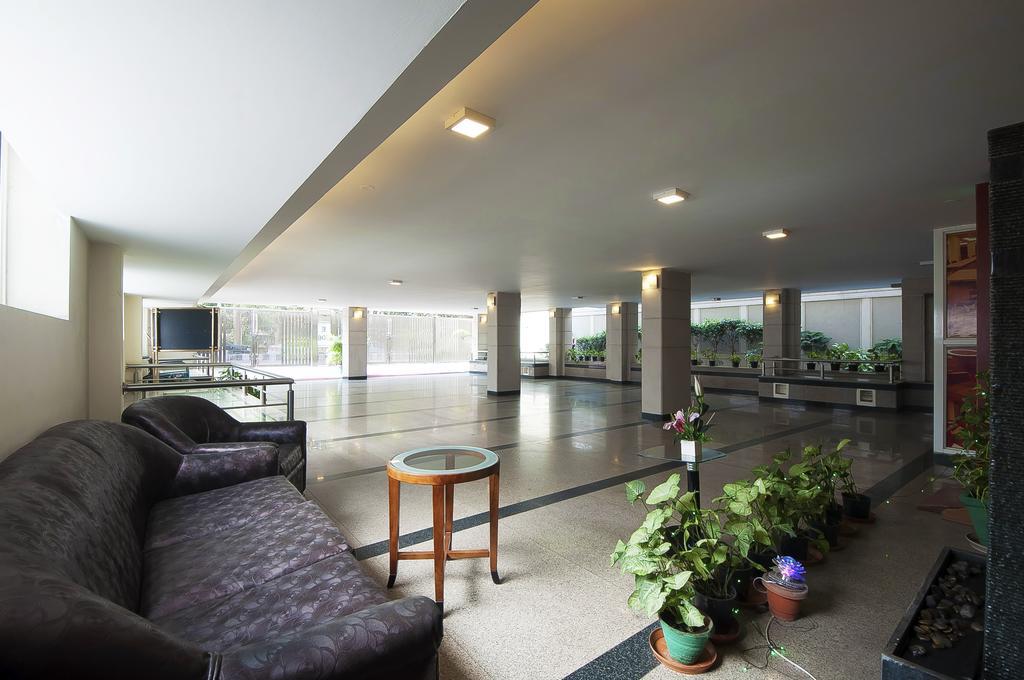 Alpina Hotels & Suites New Delhi Buitenkant foto