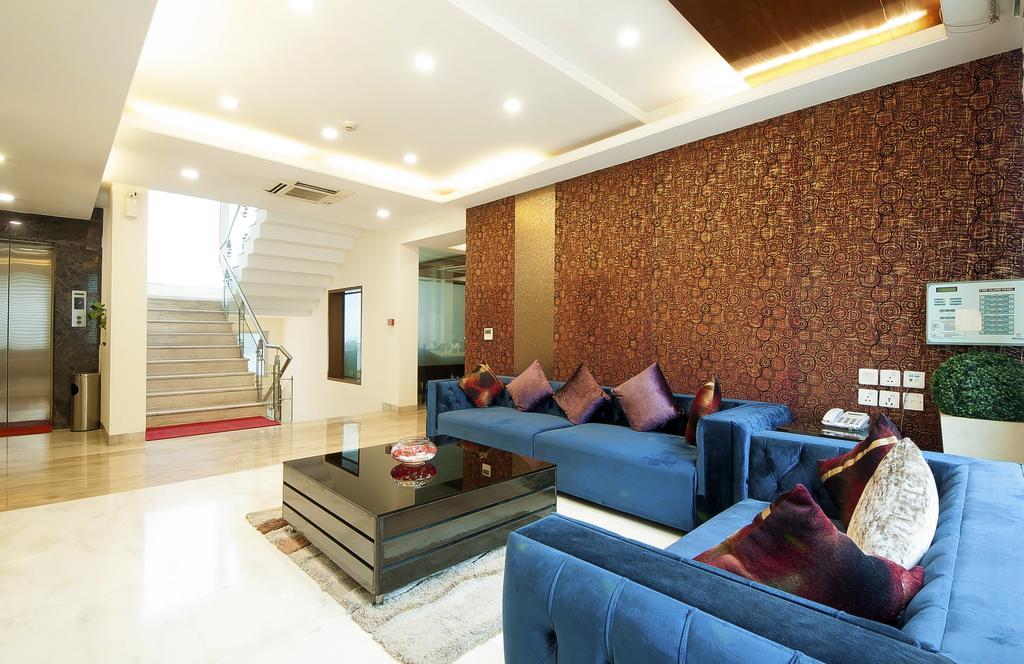 Alpina Hotels & Suites New Delhi Buitenkant foto