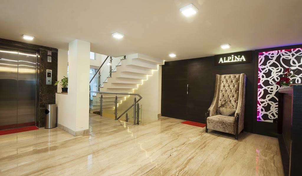 Alpina Hotels & Suites New Delhi Buitenkant foto