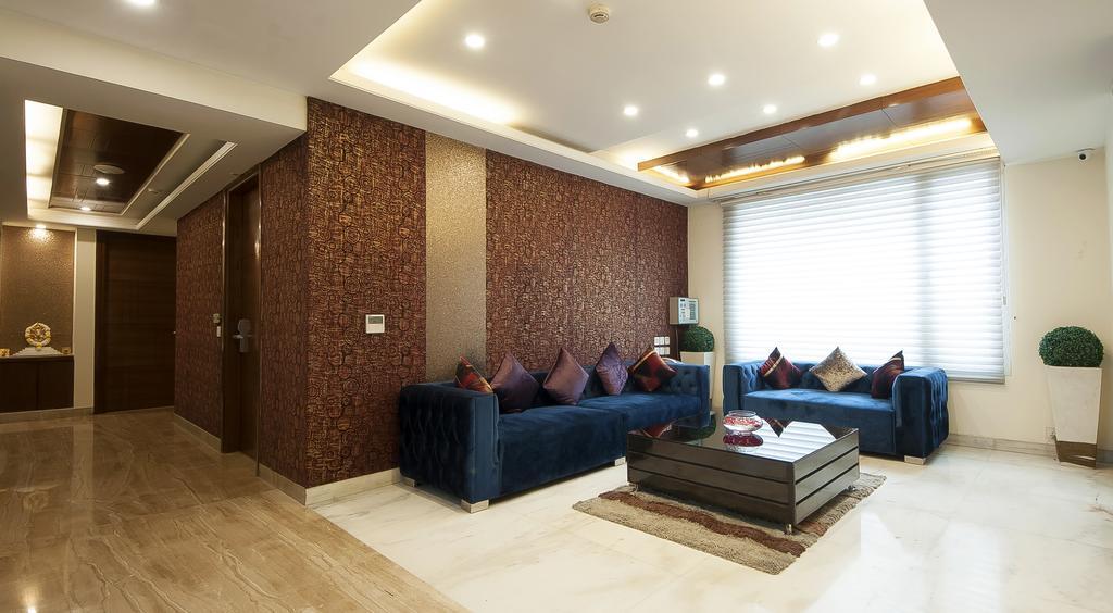Alpina Hotels & Suites New Delhi Buitenkant foto