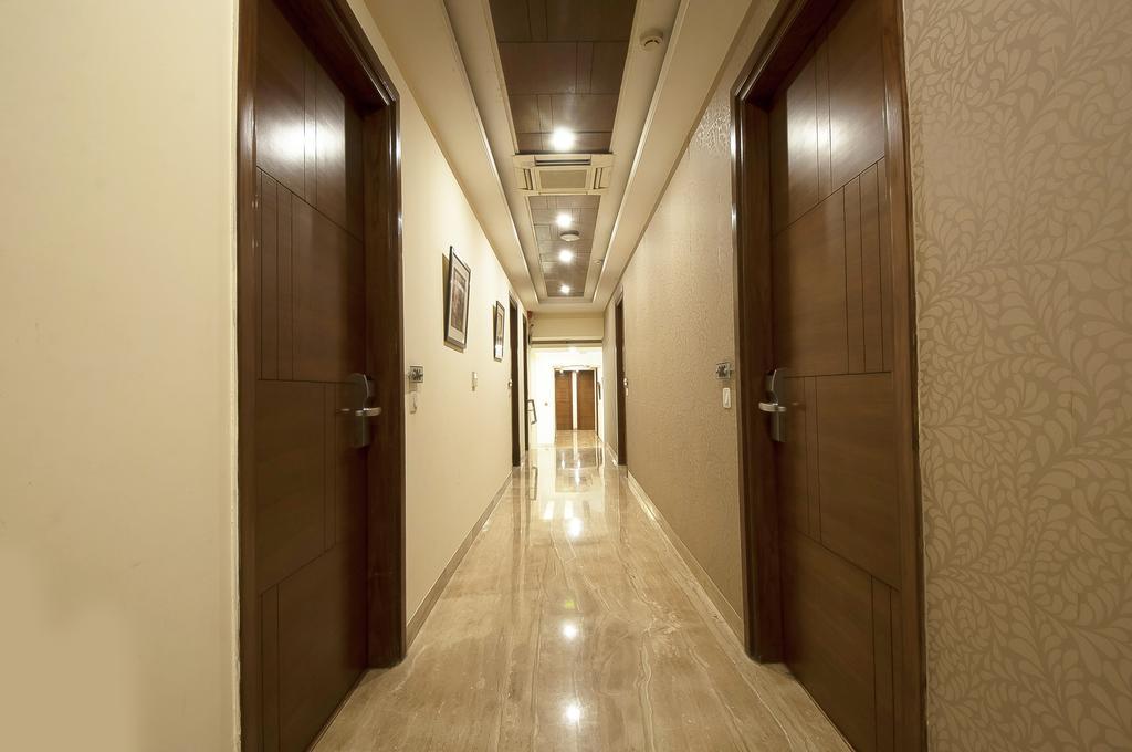 Alpina Hotels & Suites New Delhi Buitenkant foto