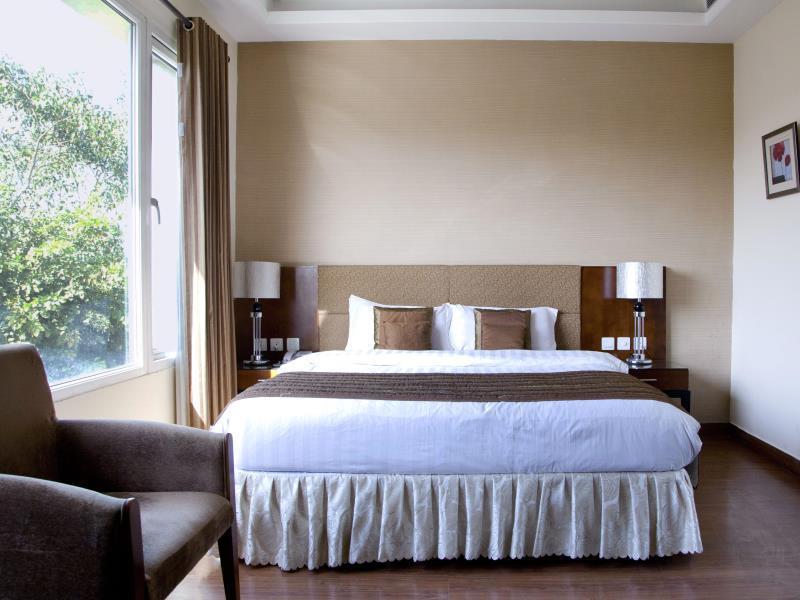 Alpina Hotels & Suites New Delhi Buitenkant foto