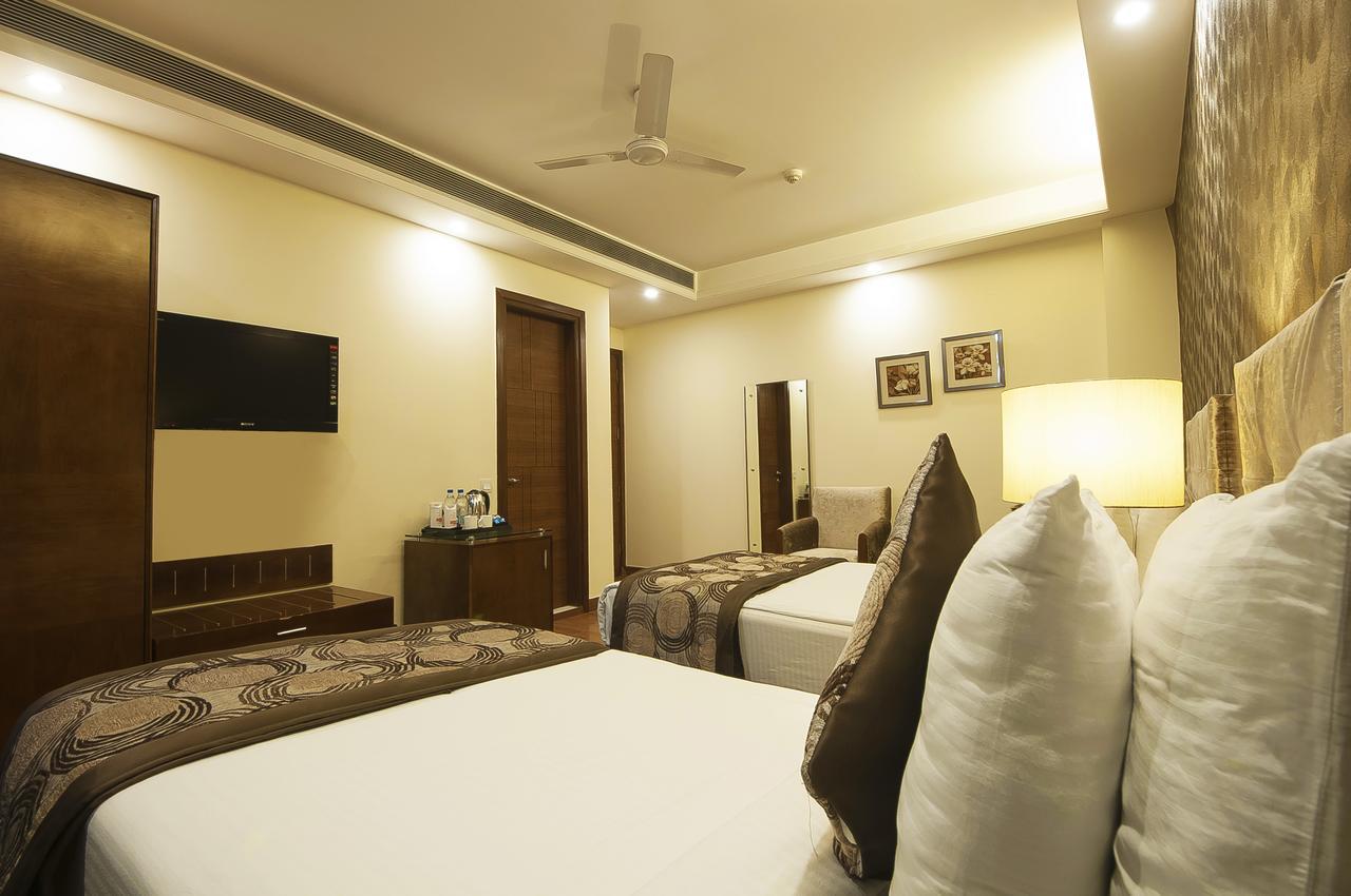 Alpina Hotels & Suites New Delhi Buitenkant foto