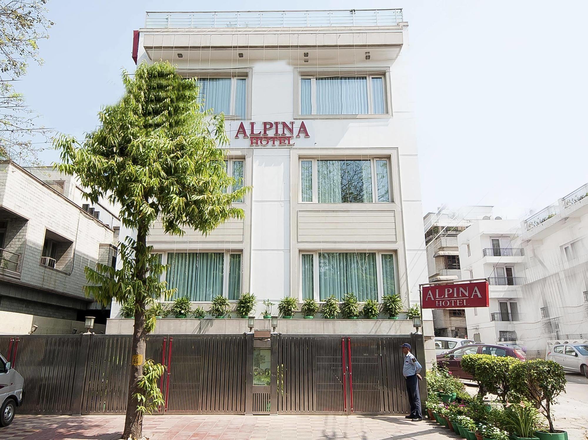Alpina Hotels & Suites New Delhi Buitenkant foto