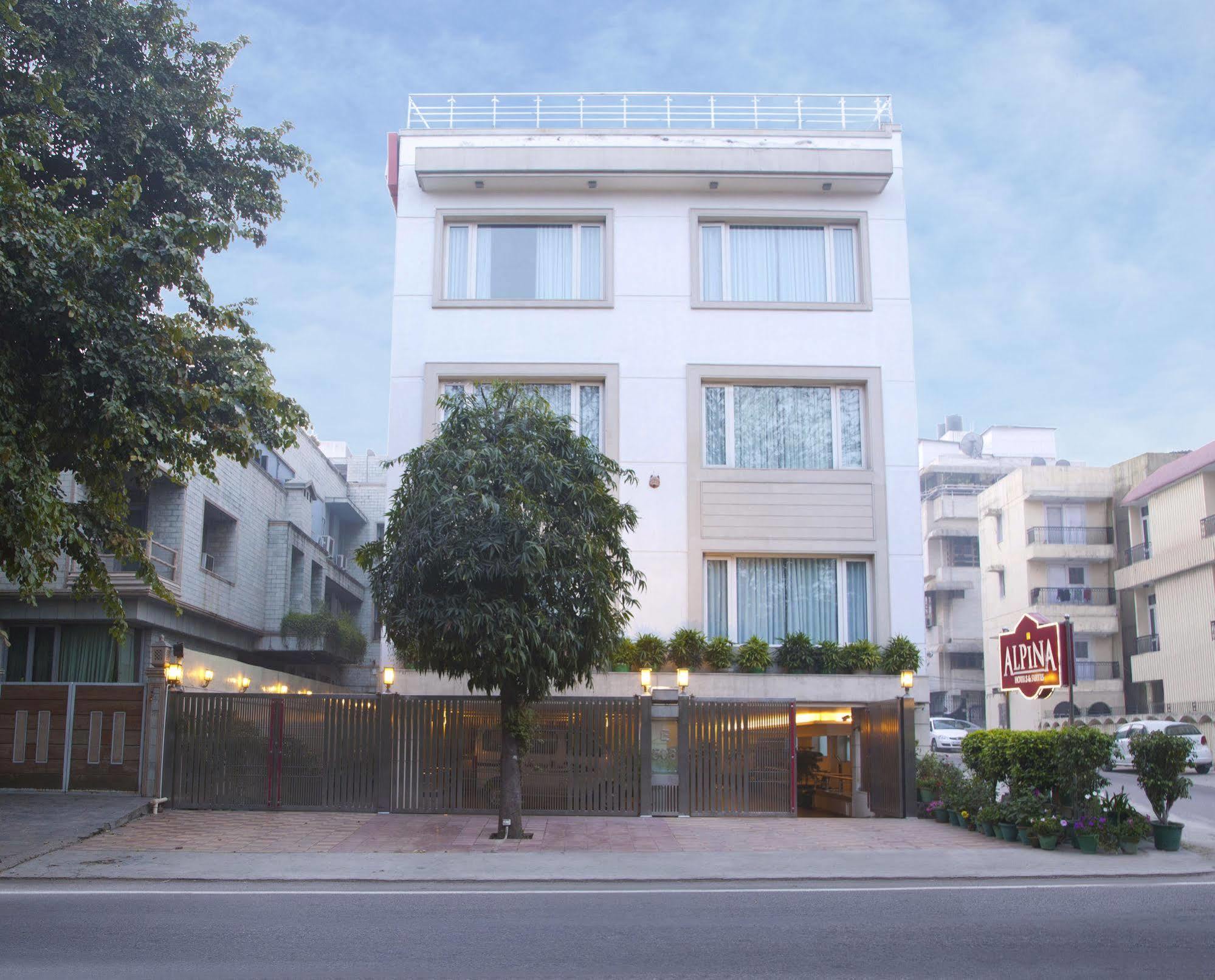 Alpina Hotels & Suites New Delhi Buitenkant foto