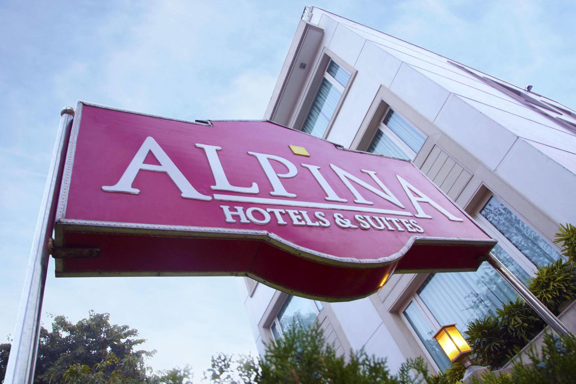 Alpina Hotels & Suites New Delhi Buitenkant foto
