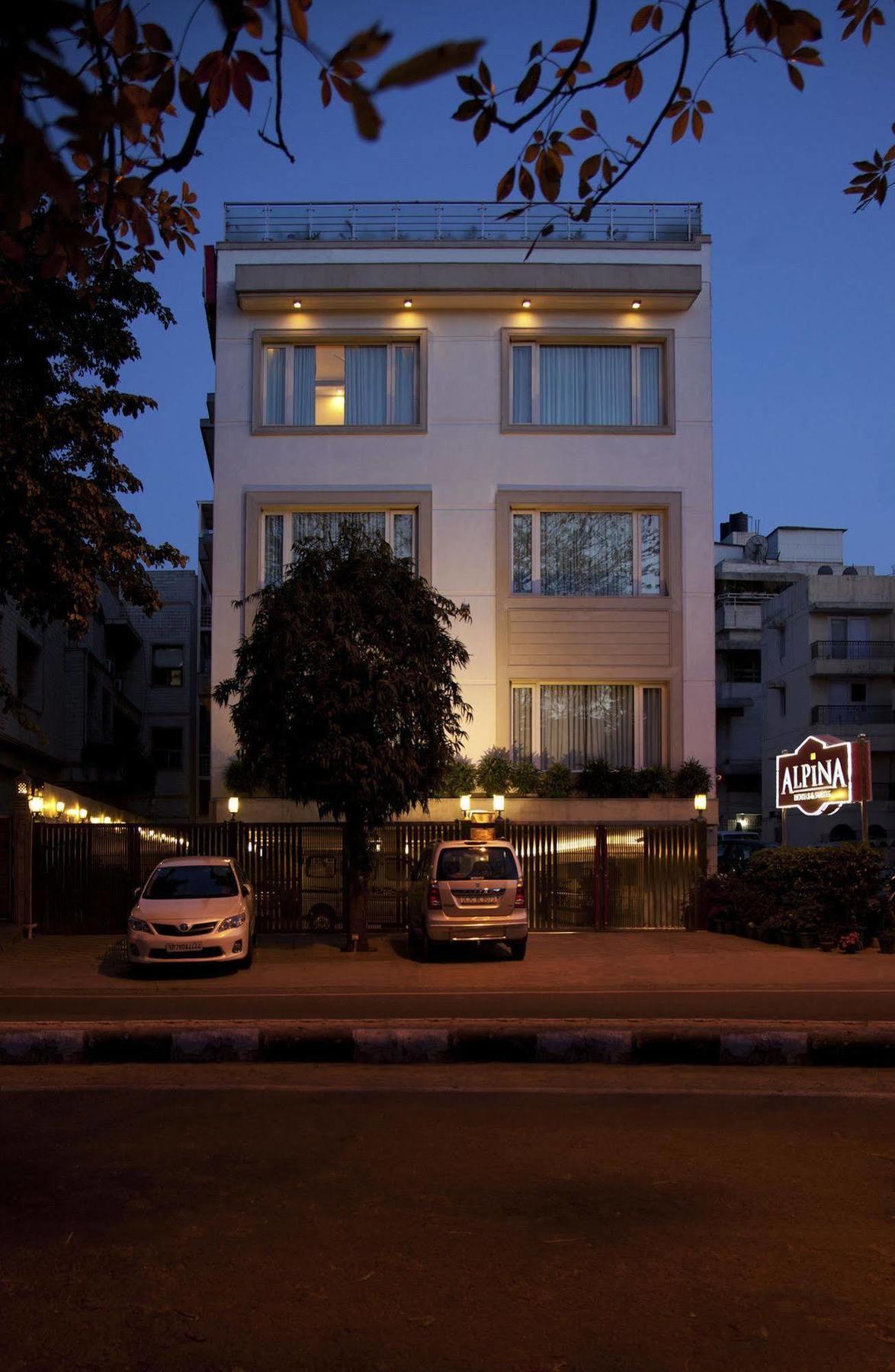 Alpina Hotels & Suites New Delhi Buitenkant foto