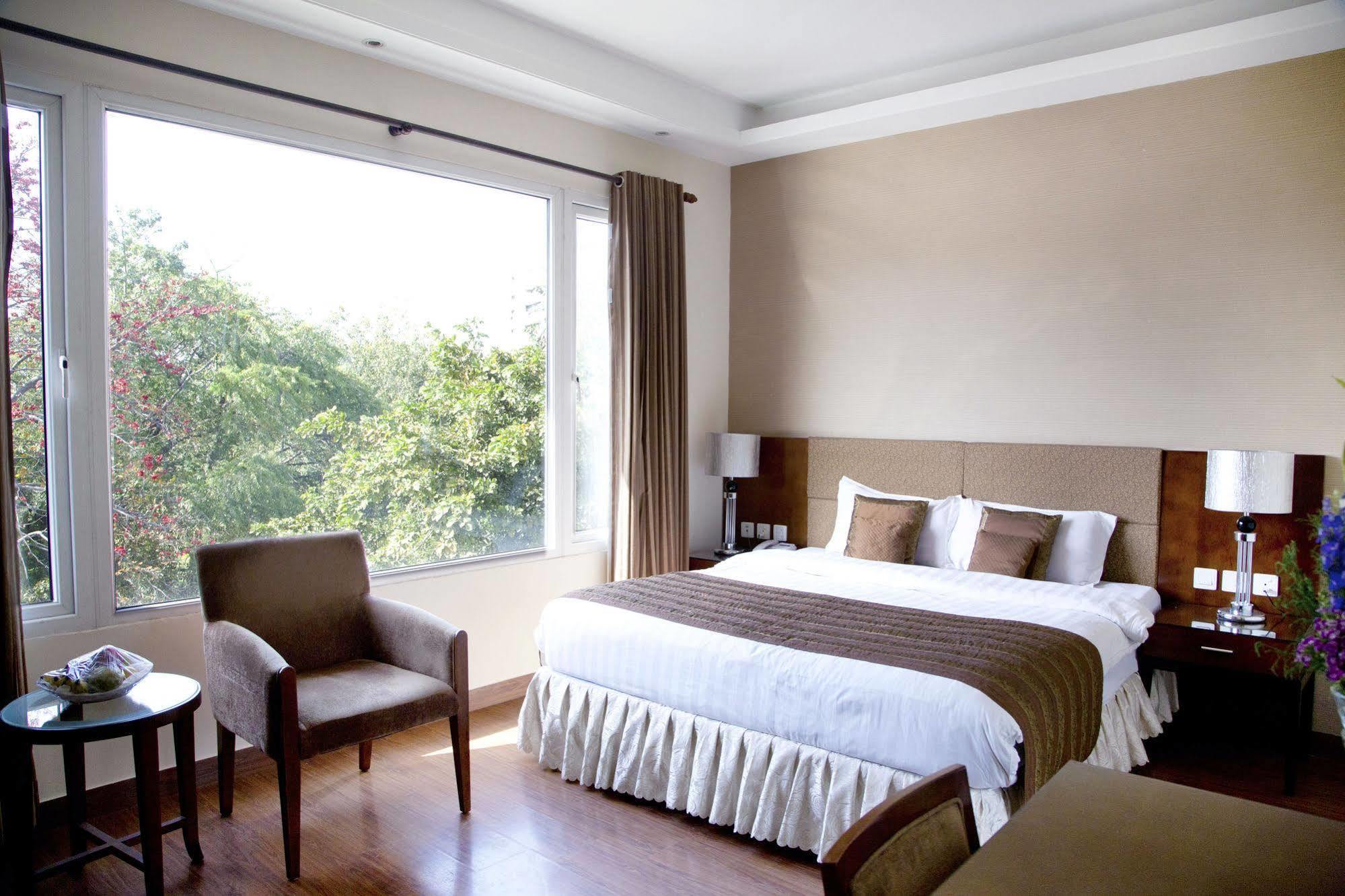 Alpina Hotels & Suites New Delhi Buitenkant foto