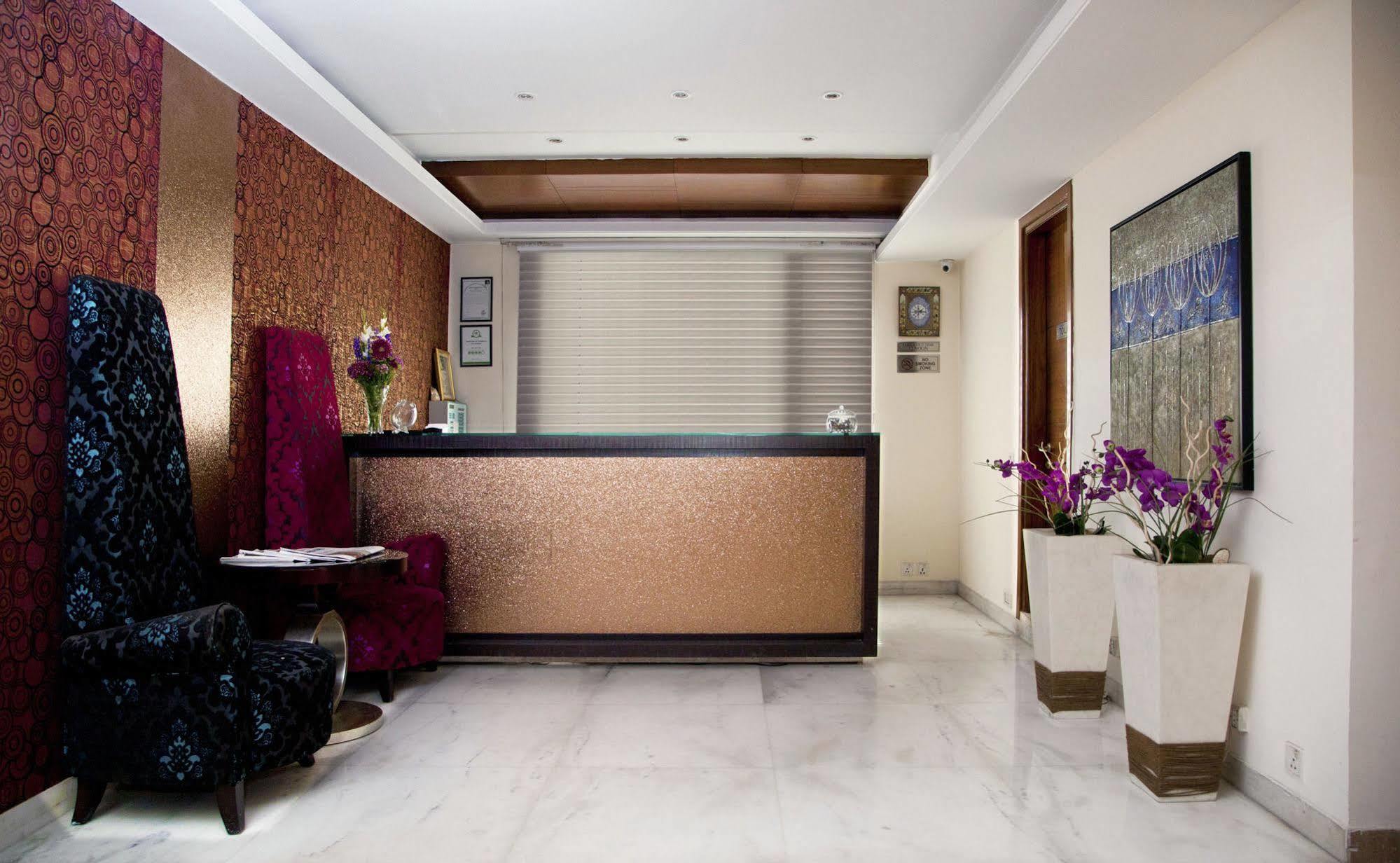 Alpina Hotels & Suites New Delhi Buitenkant foto