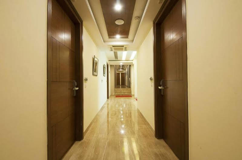Alpina Hotels & Suites New Delhi Buitenkant foto
